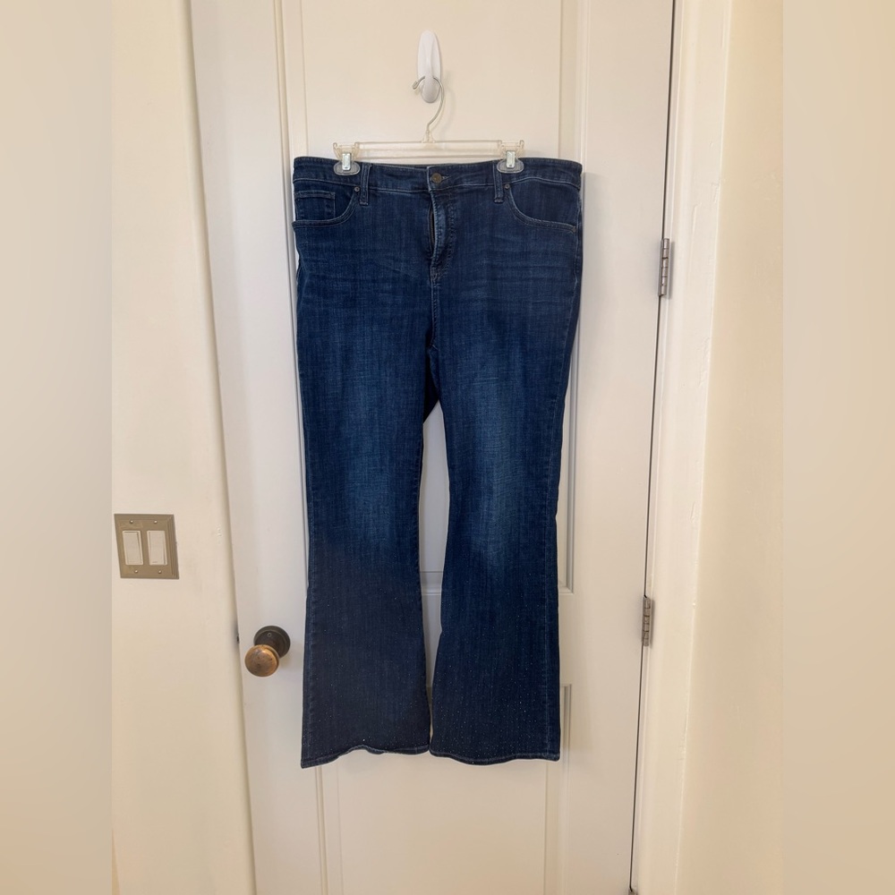 Size 2.5 (14) embellished girlfriend flare jeans from Chico’s